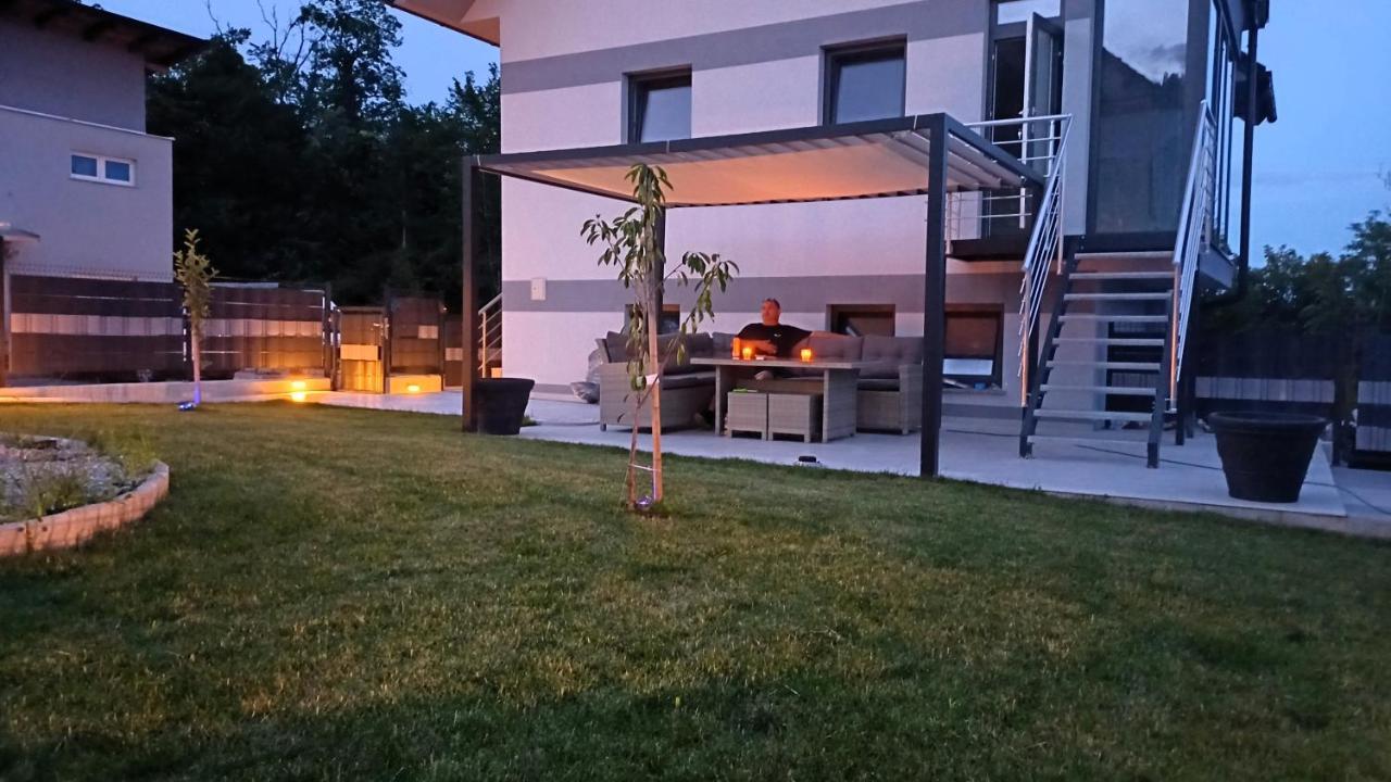 Apartmaji Stars Mavcice Екстер'єр фото